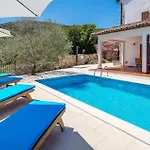 Holiday home Adriana Ravni