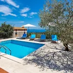 Holiday home Adriana Ravni Skvaranska
