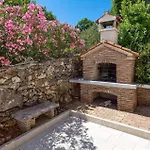 Holiday home Adriana Ravni
