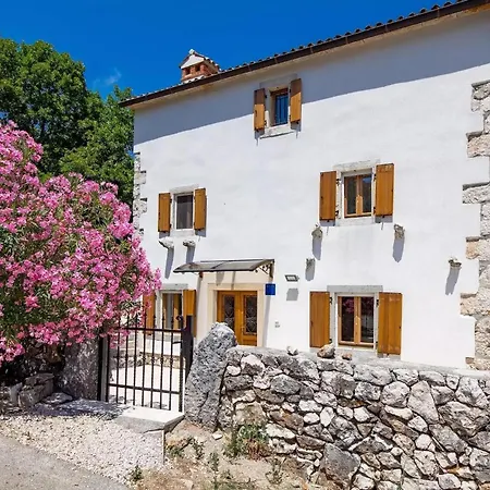 Holiday home Adriana Ravni Skvaranska