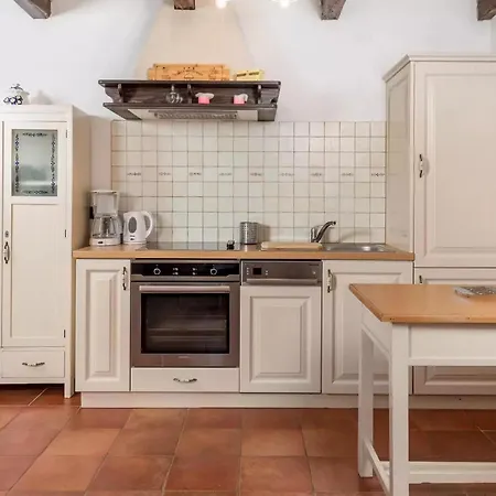 Adriana Ravni Holiday home Skvaranska
