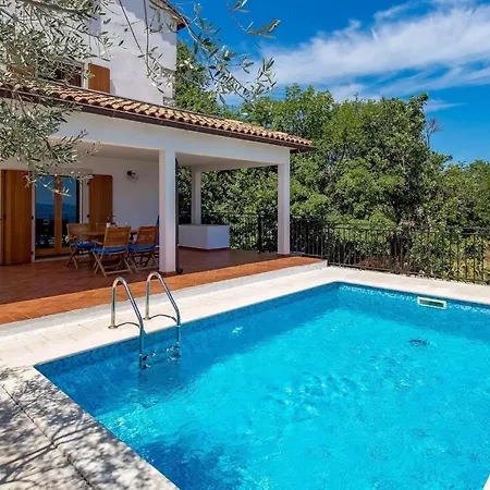 Holiday home Adriana Ravni Skvaranska