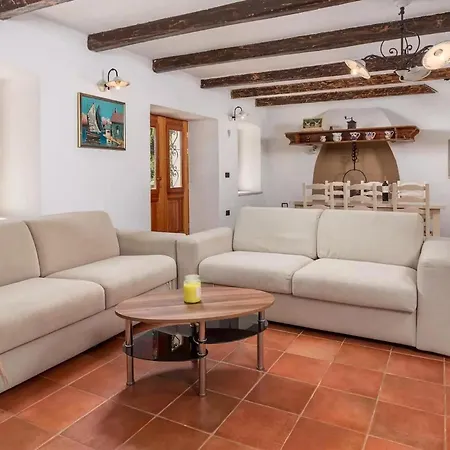Adriana Ravni Holiday home