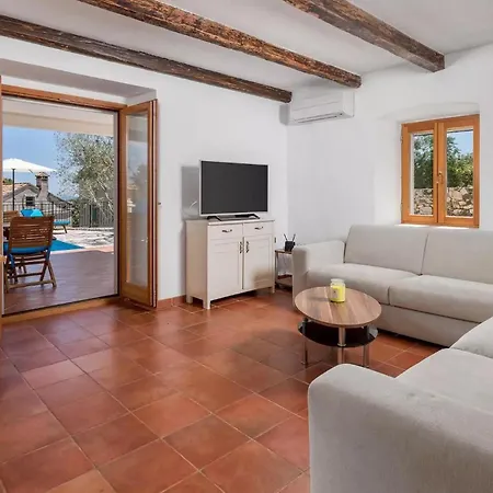 Holiday home Adriana Ravni *